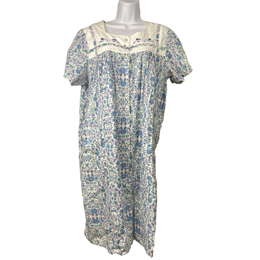 Victoria Secret Womens Embroidered Floral Robe Size L‎ Granny Core Cottage Core